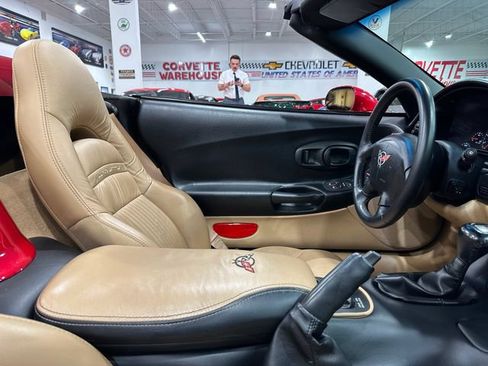 Used 2004 Chevrolet Corvette Convertible w/ Preferred Equipment Group RWD image 32