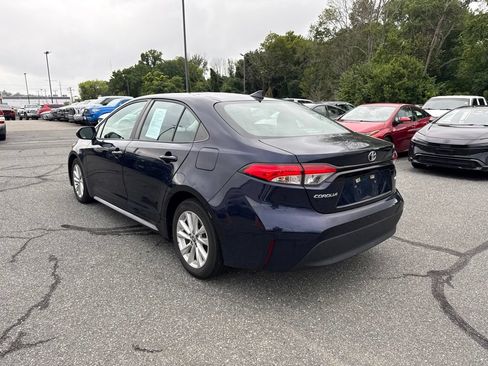 Used 2024 Toyota Corolla LE w/ LE Convenience Package FWD image 3