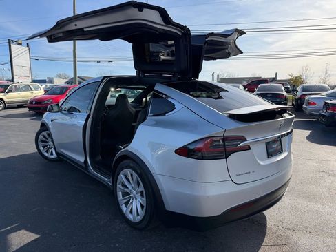 Used 2018 Tesla Model X 75D image 70