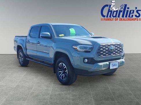 Used 2023 Toyota Tacoma TRD Sport w/ TRD Premium Sport Package AWD/4WD image 3