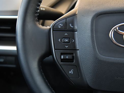 Used 2025 Toyota Prius LE image 30