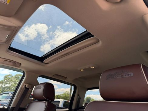 Used 2015 Chevrolet Silverado 1500 High Country w/ High Country Premium Package AWD/4WD image 17