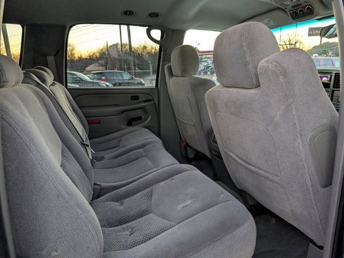 Used 2006 Chevrolet Suburban LS w/ Smart Select Package image 19