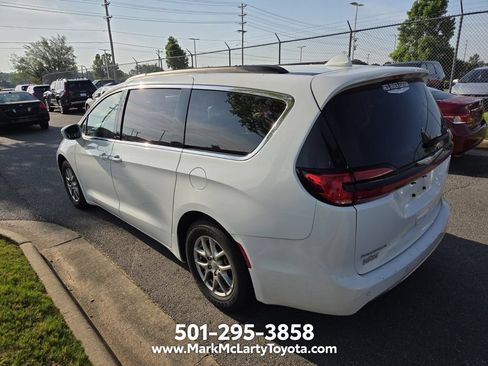 Used 2021 Chrysler Pacifica Touring FWD image 7