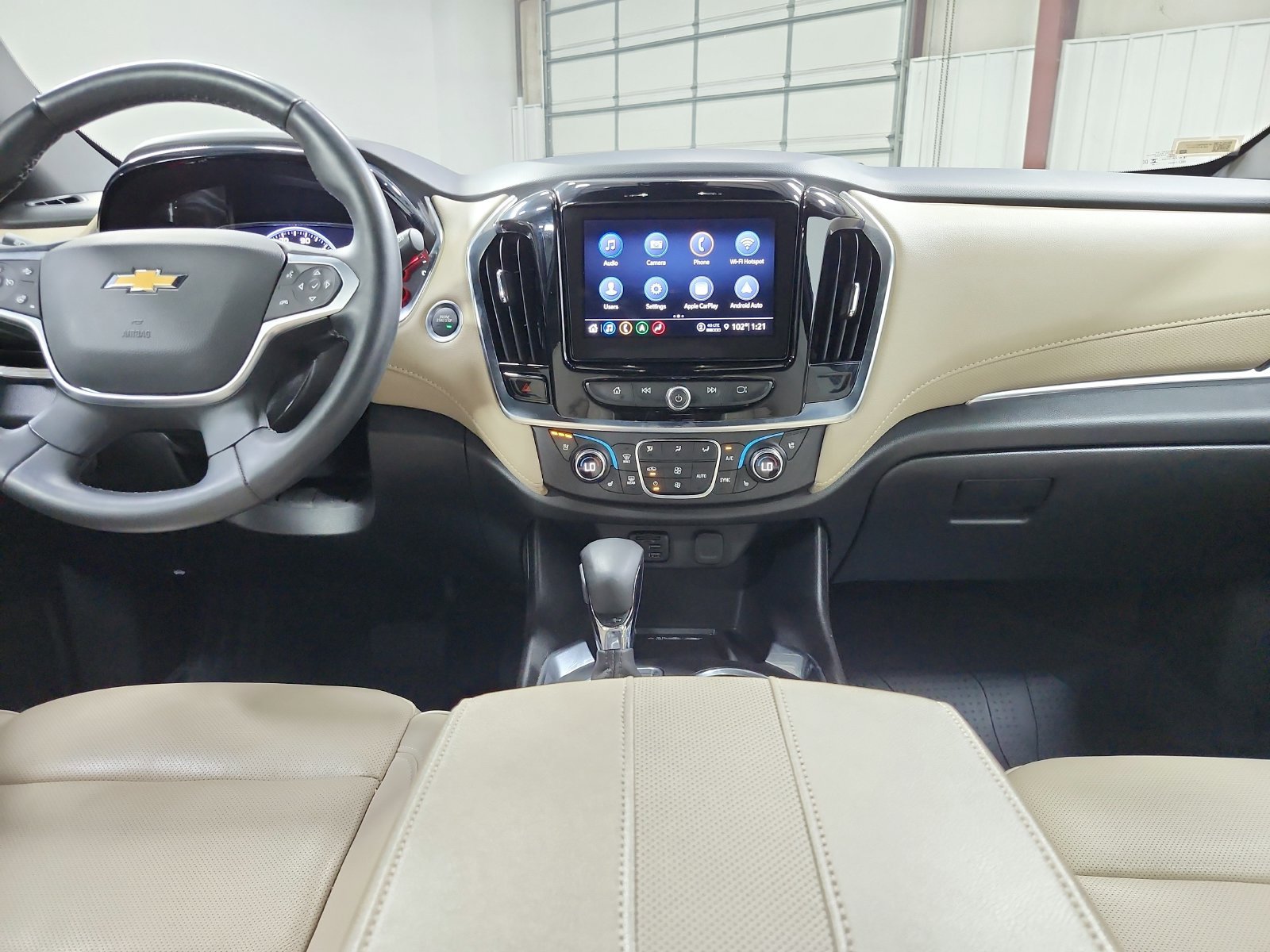 Used 2023 Chevrolet Traverse Premier FWD image 25