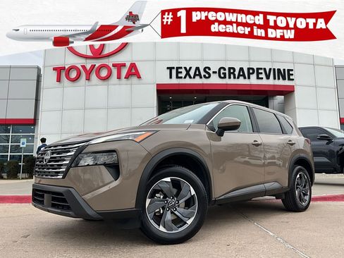 Used 2025 Nissan Rogue SV image 1