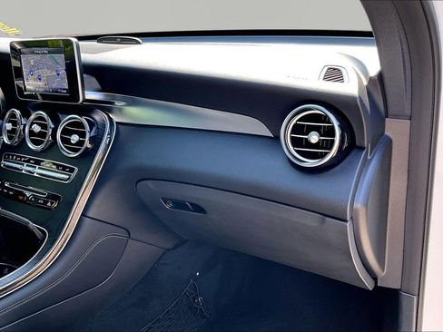 Used 2018 Mercedes-Benz GLC 300 4MATIC image 18