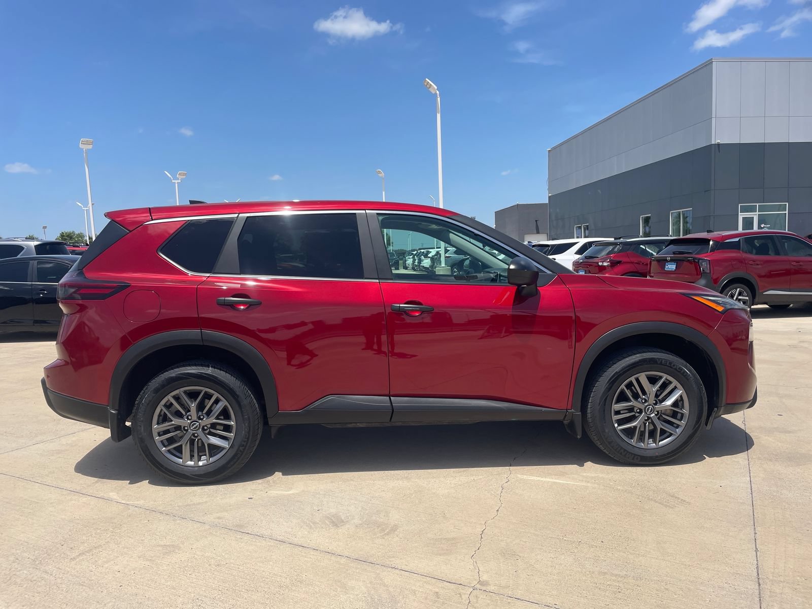 Used 2025 Nissan Rogue S AWD/4WD image 6