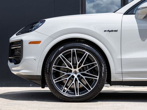 New 2026 Porsche Cayenne Turbo image 13