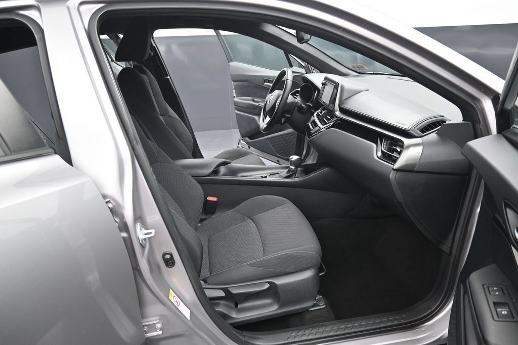 Certified 2018 Toyota C-HR XLE FWD image 32