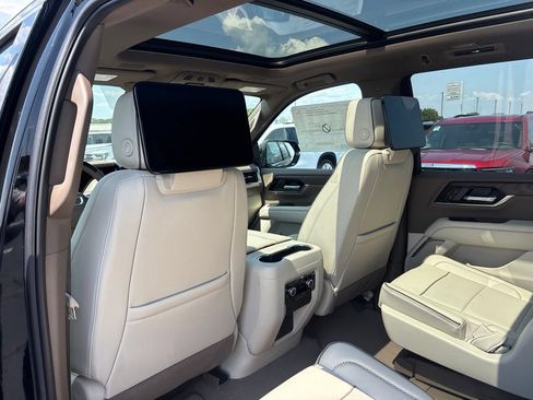 New 2026 GMC Yukon Denali w/ Denali Reserve Package AWD/4WD image 11