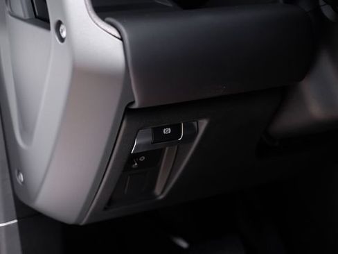 New 2026 Land Rover Defender 130 X-Dynamic SE AWD/4WD image 35