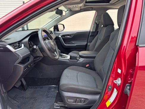 Used 2025 Toyota RAV4 XLE w/ Convenience Package FWD image 16