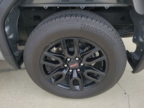 Used 2025 GMC Sierra 1500 Elevation w/ LPO, Elevation Black Package RWD image 33