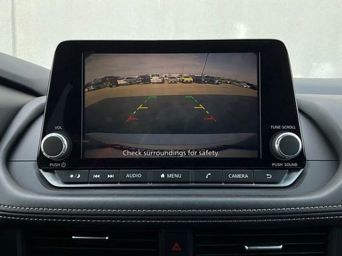 Used 2025 Nissan Rogue SV image 31