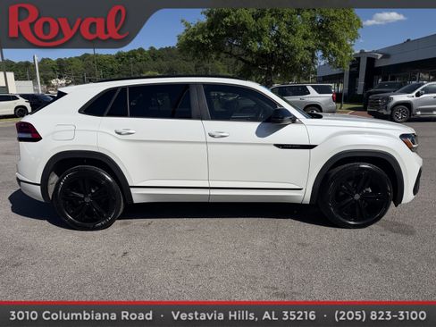 Used 2023 Volkswagen Atlas Cross Sport SEL R-Line image 4