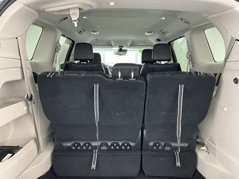 Used 2024 Chrysler Pacifica Touring-L image 22