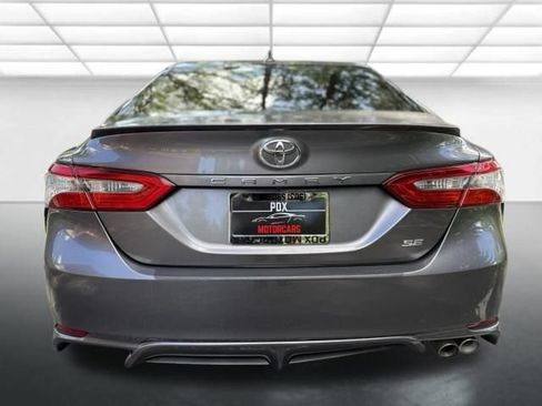 Used 2019 Toyota Camry SE w/ Carpet Mat Package FWD image 4