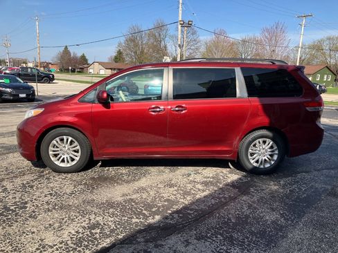 Used 2012 Toyota Sienna XLE FWD image 6