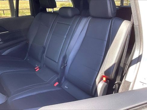 Used 2024 Mercedes-Benz GLS 450 4MATIC image 18