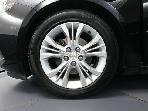 Used 2015 Chevrolet Impala LT w/ Convenience Package FWD image 17