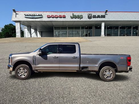 Used 2024 Ford F350 Lariat image 3