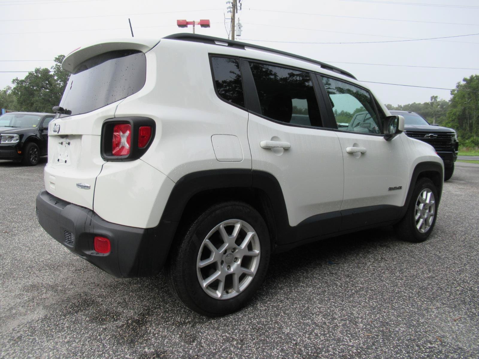 Used 2019 Jeep Renegade Latitude FWD image 7