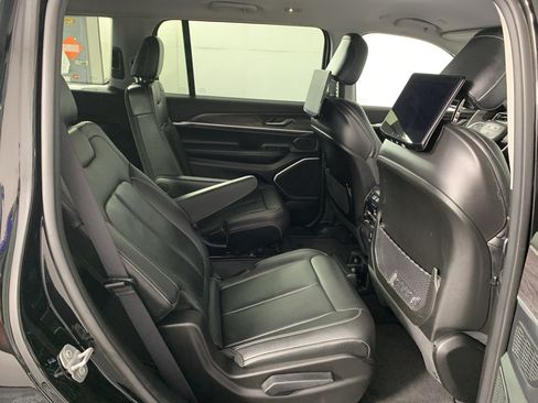 Used 2023 Jeep Grand Cherokee L Limited w/ Rear Seat Video Group I AWD/4WD image 40