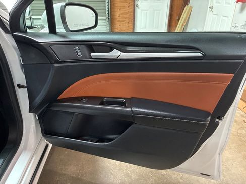 Used 2019 Ford Fusion Titanium image 26