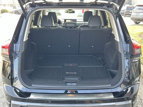 Certified 2025 Nissan Rogue SL w/ Tech Package image 17