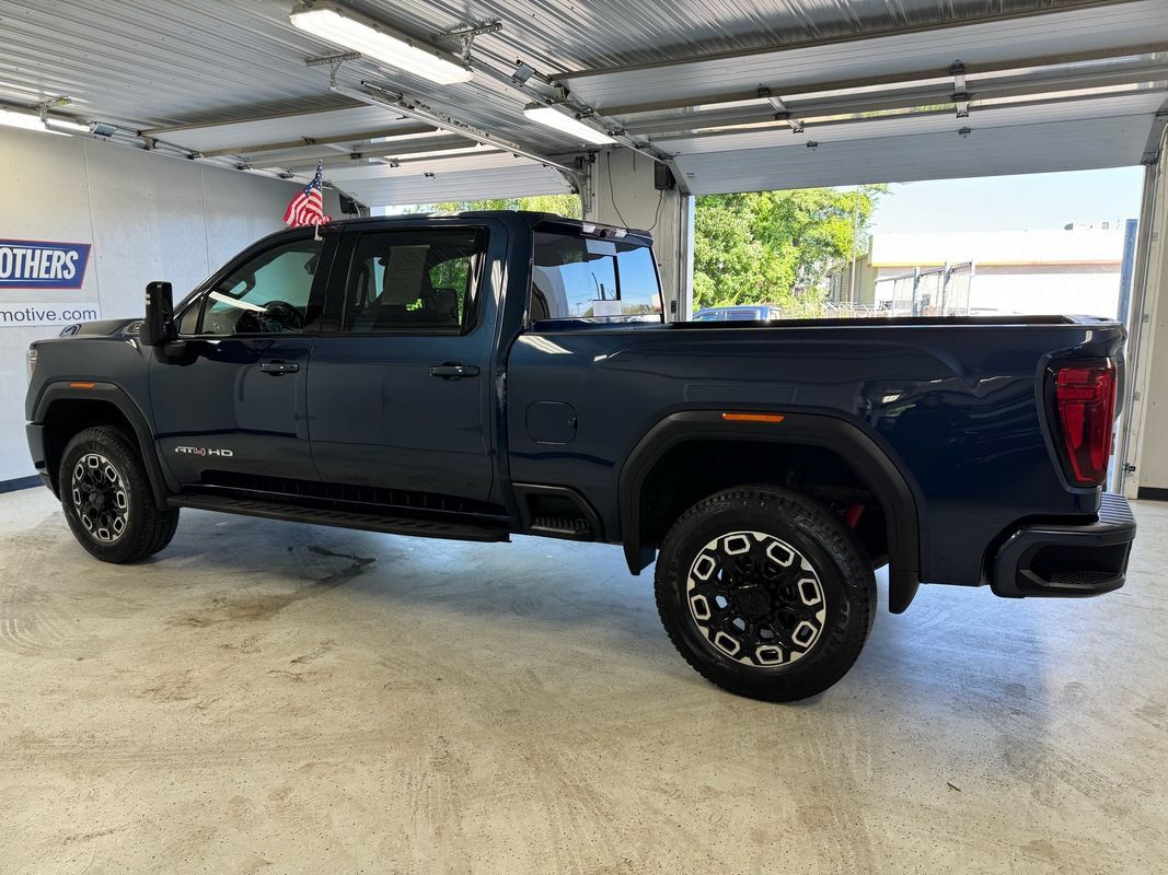 Used 2023 GMC Sierra 2500 AT4 w/ AT4 Preferred Package AWD/4WD image 3