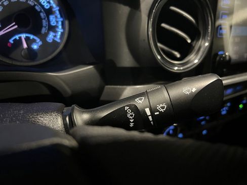 Used 2016 Toyota Tacoma TRD Sport image 37