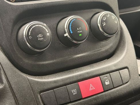 Used 2019 RAM ProMaster 2500 FWD image 24