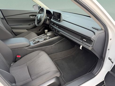 Used 2025 Honda Accord SE image 28