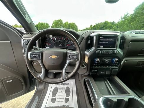 Used 2019 Chevrolet Silverado 1500 LTZ AWD/4WD image 11
