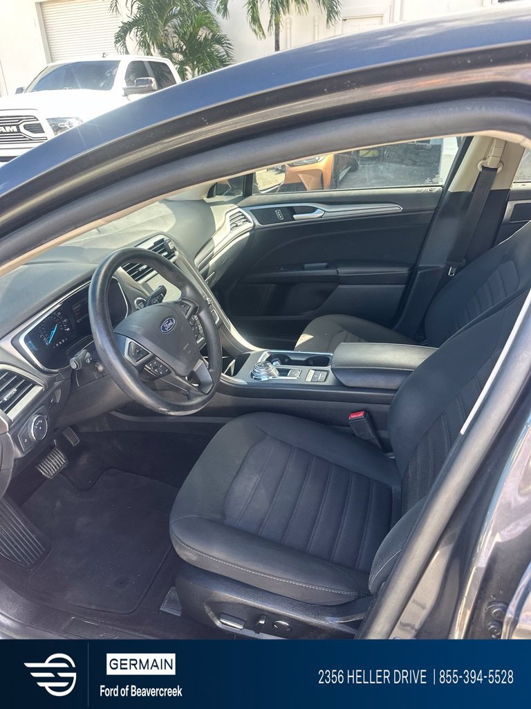 Used 2020 Ford Fusion SE FWD image 3