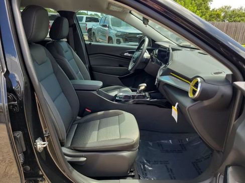 Certified 2026 Chevrolet Trax LT w/ Driver Confidence Package FWD image 27