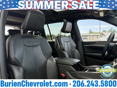 Used 2022 Jeep Grand Cherokee Overland w/ Adv Protech Group III AWD/4WD image 21