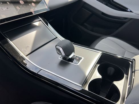 Certified 2025 Land Rover Range Rover Evoque Dynamic SE image 24