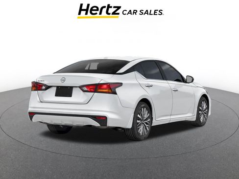 Used 2025 Nissan Altima 2.5 SV FWD image 2