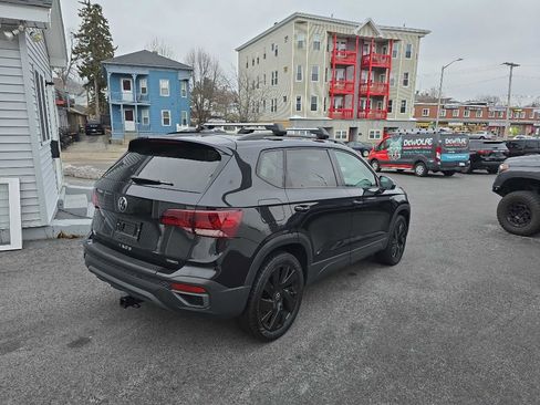 Used 2024 Volkswagen Taos SE image 6