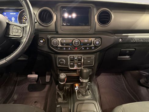 Used 2021 Jeep Wrangler Unlimited Sport AWD/4WD image 12