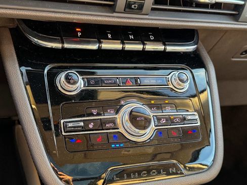Used 2021 Lincoln Corsair AWD w/ Premium Package image 27