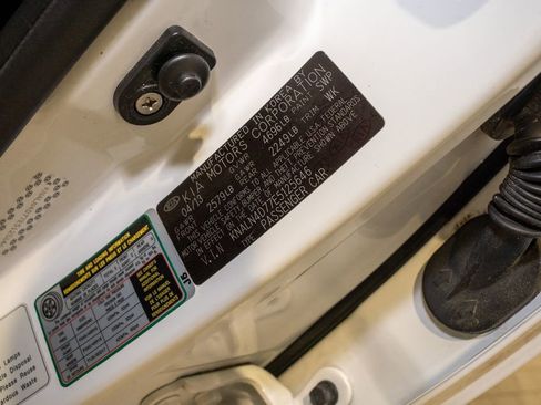 Used 2014 Kia Cadenza Premium w/ Luxury Package image 22