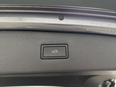 Used 2024 Volkswagen Tiguan SEL R-Line image 16