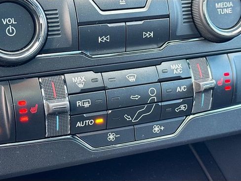 Certified 2018 Ford Explorer XLT w/ Equipment Group 202A image 22