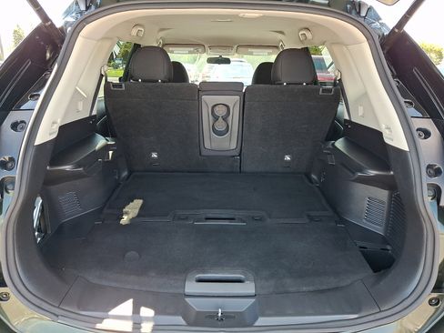 Used 2018 Nissan Rogue SV AWD/4WD image 28