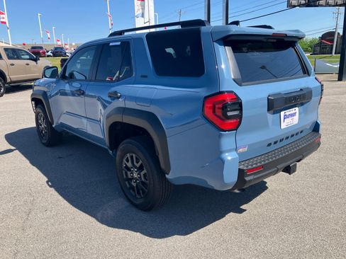 Used 2026 Toyota 4Runner SR5 AWD/4WD image 5