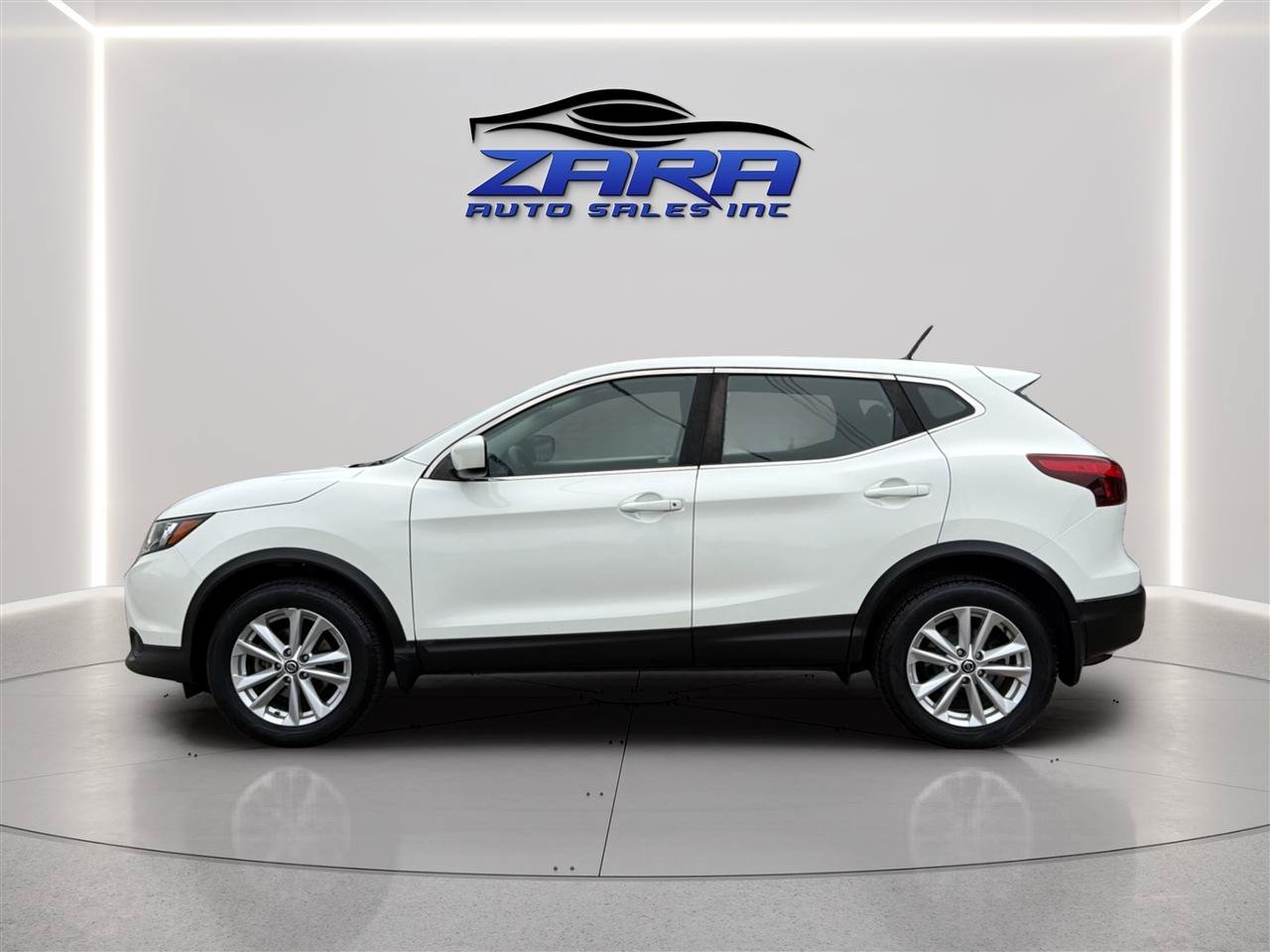 Used 2019 Nissan Rogue Sport S w/ Appearance Package AWD/4WD image 4
