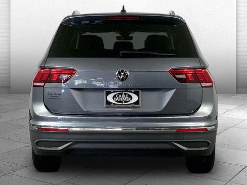 Used 2024 Volkswagen Tiguan SE FWD image 3